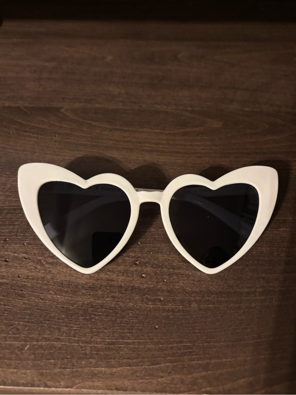 White Heart-Shaped Sunglasses - Retro Cat Eye Style
